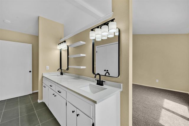 1102 NW 73rd St, Lawton, OK 73505