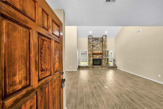 1102 NW 73rd St, Lawton, OK 73505