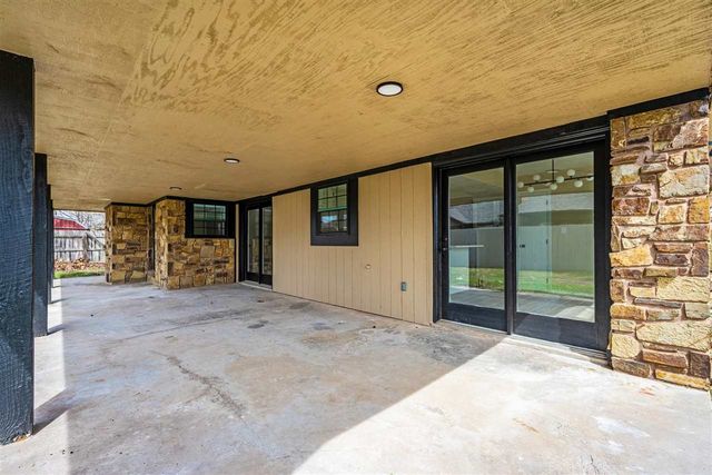 1102 NW 73rd St, Lawton, OK 73505