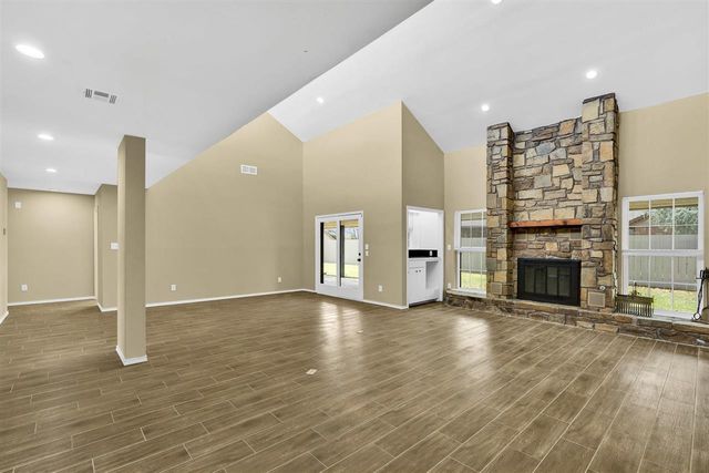 1102 NW 73rd St, Lawton, OK 73505