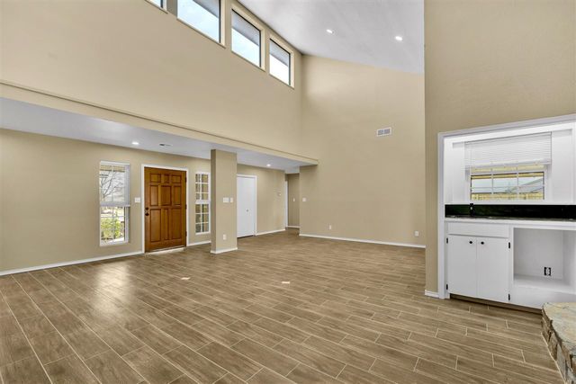 1102 NW 73rd St, Lawton, OK 73505