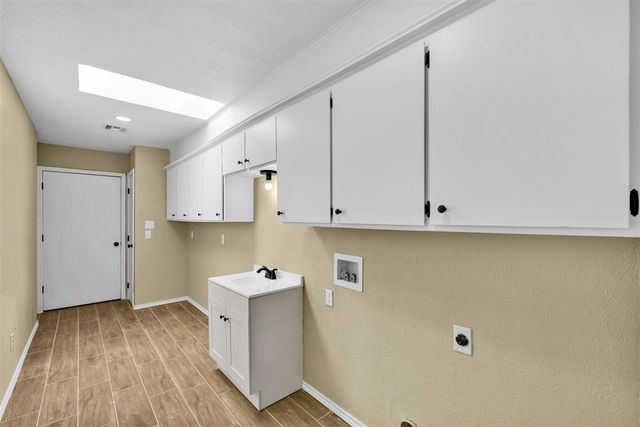 1102 NW 73rd St, Lawton, OK 73505