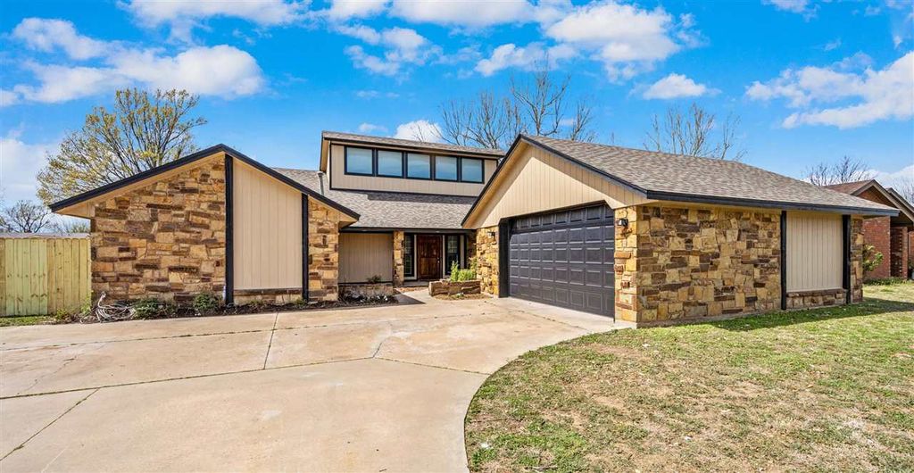 1102 NW 73rd St, Lawton, OK 73505