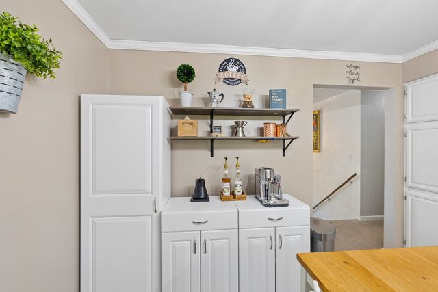 1162 33rd St Court, Moline, IL 61265