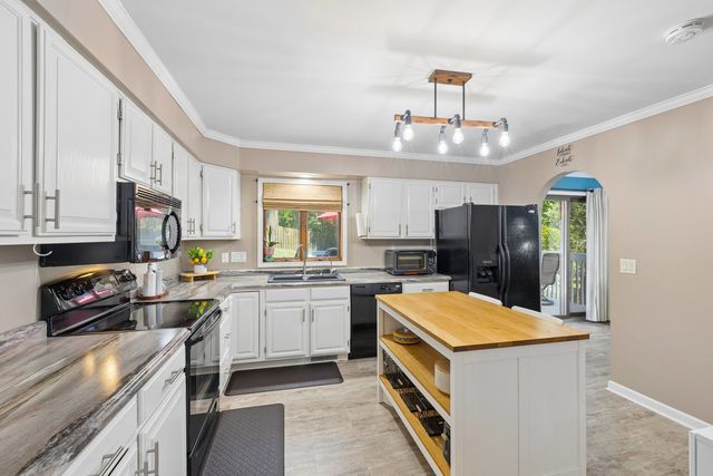 1162 33rd St Court, Moline, IL 61265