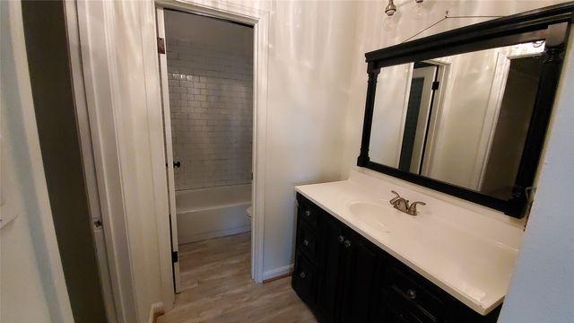 2027 Parkside Court, Grapevine, TX 76051