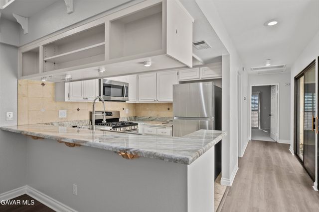 43334 W 32nd Street Unit 34, Lancaster, CA 93536