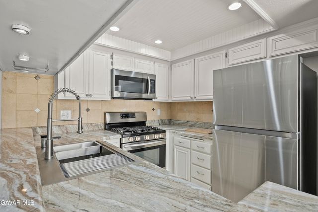 43334 W 32nd Street Unit 34, Lancaster, CA 93536