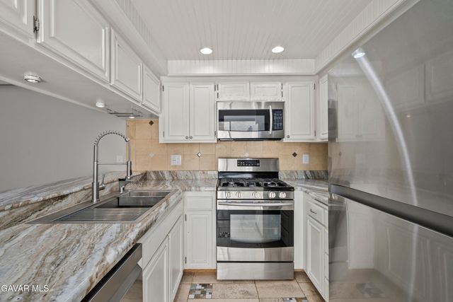 43334 W 32nd Street Unit 34, Lancaster, CA 93536