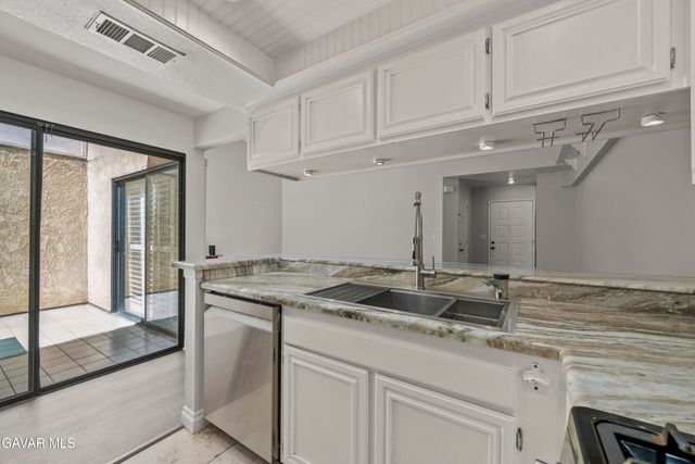 43334 W 32nd Street Unit 34, Lancaster, CA 93536
