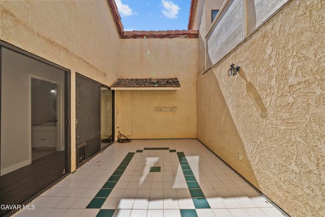 43334 W 32nd Street Unit 34, Lancaster, CA 93536