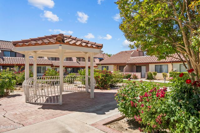43334 W 32nd Street Unit 34, Lancaster, CA 93536