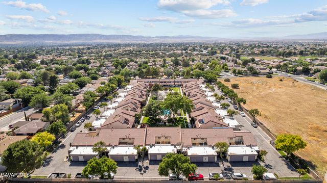 43334 W 32nd Street Unit 34, Lancaster, CA 93536