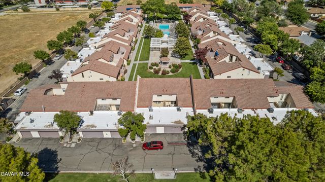43334 W 32nd Street Unit 34, Lancaster, CA 93536