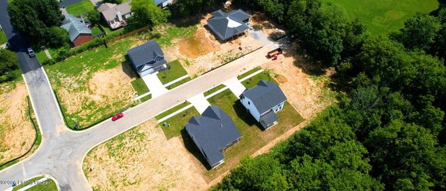 8207 Roseborough Rd, Louisville, KY 40228