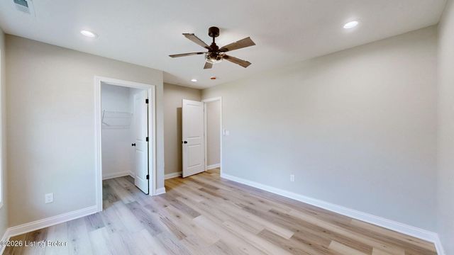 8207 Roseborough Rd, Louisville, KY 40228