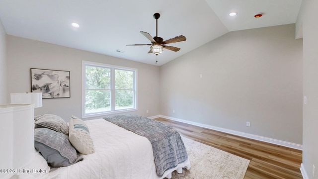 8207 Roseborough Rd, Louisville, KY 40228