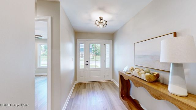 8207 Roseborough Rd, Louisville, KY 40228