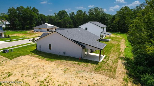 8207 Roseborough Rd, Louisville, KY 40228