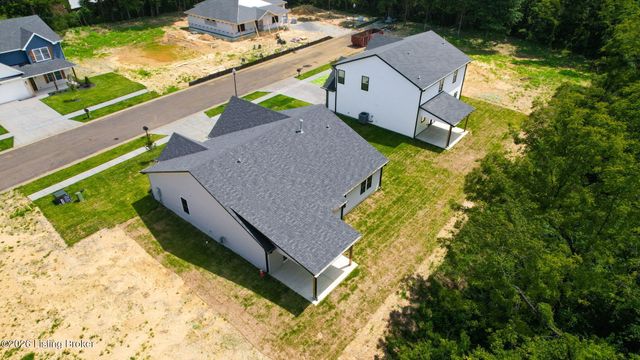 8207 Roseborough Rd, Louisville, KY 40228