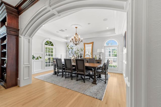 18 Dappled Sun Place, The Woodlands, TX 77381