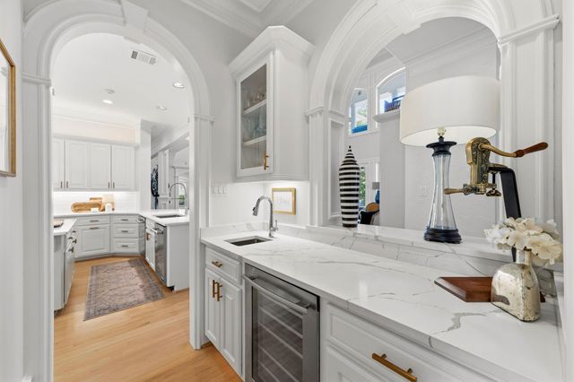 18 Dappled Sun Place, The Woodlands, TX 77381