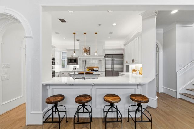 18 Dappled Sun Place, The Woodlands, TX 77381