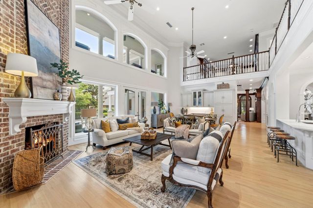 18 Dappled Sun Place, The Woodlands, TX 77381