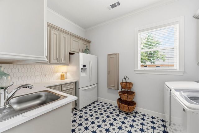 18 Dappled Sun Place, The Woodlands, TX 77381