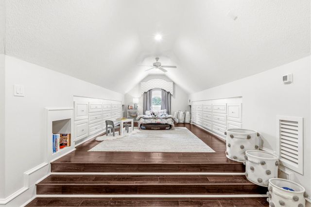 18 Dappled Sun Place, The Woodlands, TX 77381