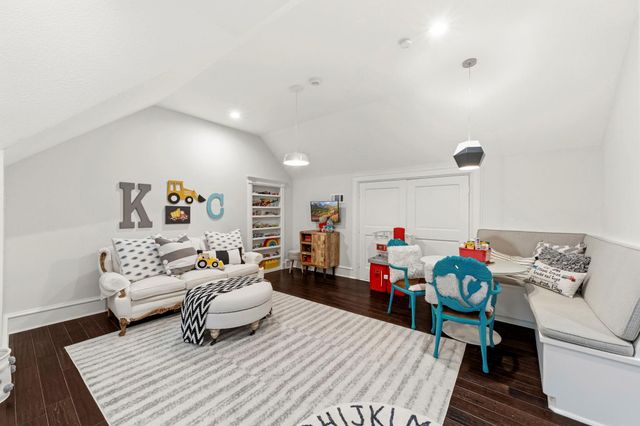 18 Dappled Sun Place, The Woodlands, TX 77381