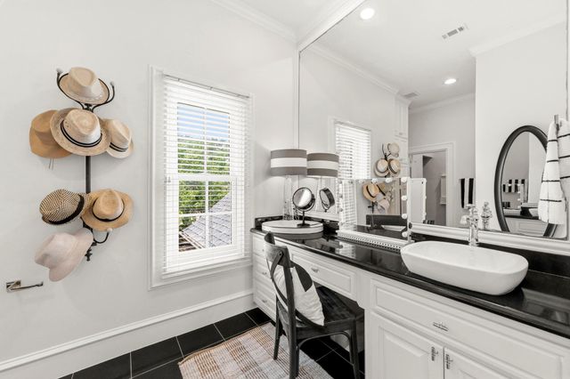 18 Dappled Sun Place, The Woodlands, TX 77381