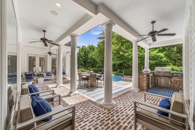18 Dappled Sun Place, The Woodlands, TX 77381