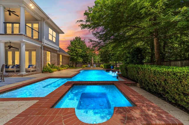 18 Dappled Sun Place, The Woodlands, TX 77381