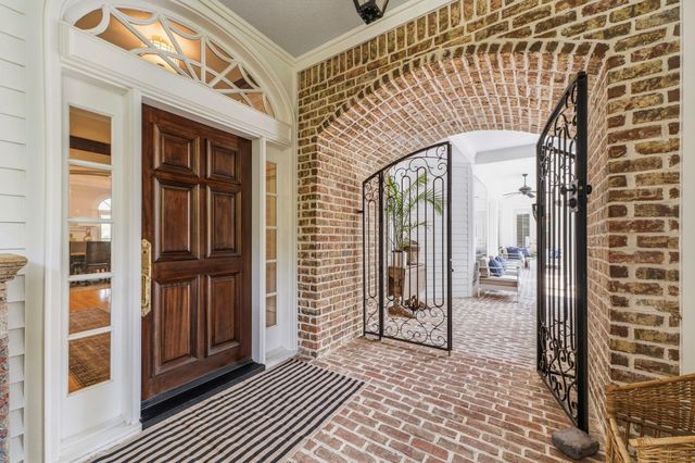 18 Dappled Sun Place, The Woodlands, TX 77381