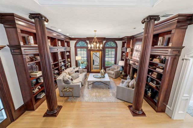 18 Dappled Sun Place, The Woodlands, TX 77381
