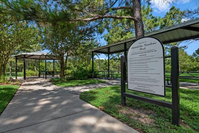 10230 Wildwood Park Lane, Houston, TX 77070