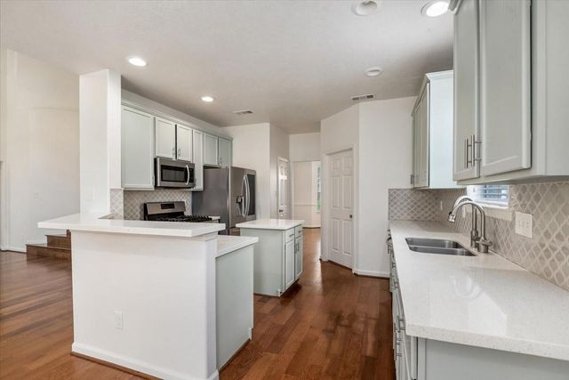 10230 Wildwood Park Lane, Houston, TX 77070