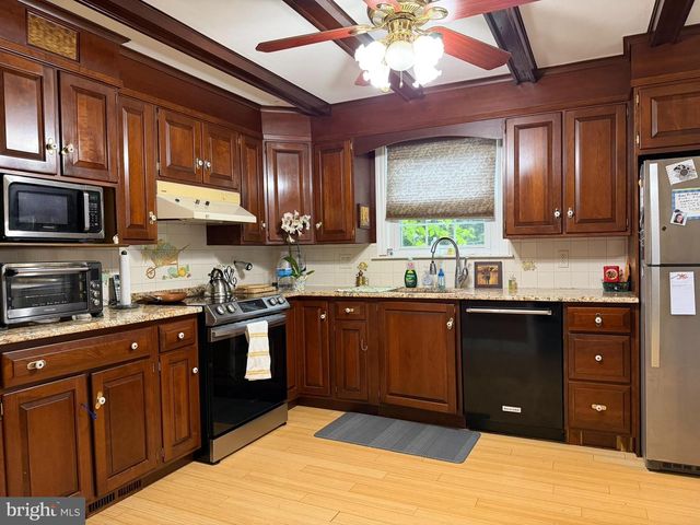 2635 SPRINGFIELD RD, Broomall, PA 19008