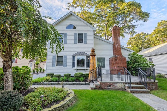 54 Breezy Point Road, Wading River, NY 11792