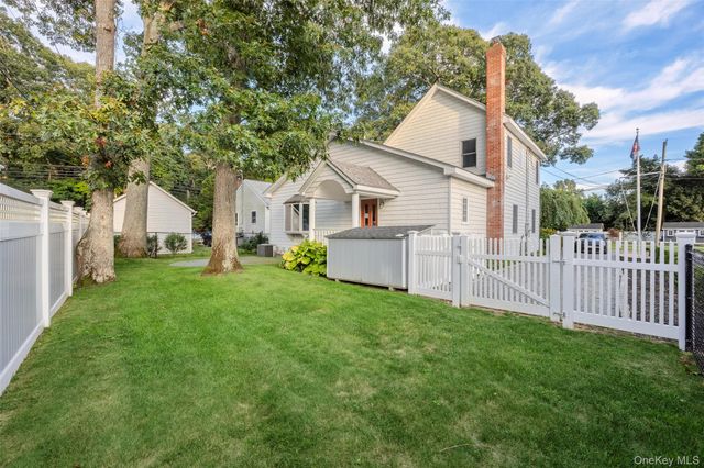 54 Breezy Point Road, Wading River, NY 11792