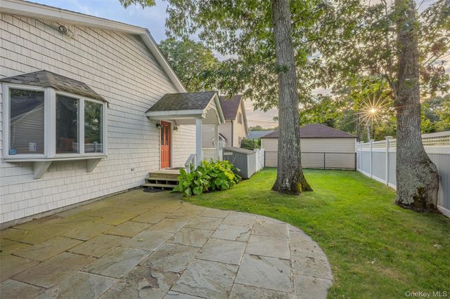 54 Breezy Point Road, Wading River, NY 11792