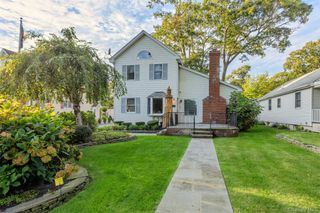 54 Breezy Point Road, Wading River, NY 11792