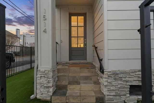 1514 Beall, Houston, TX 77008