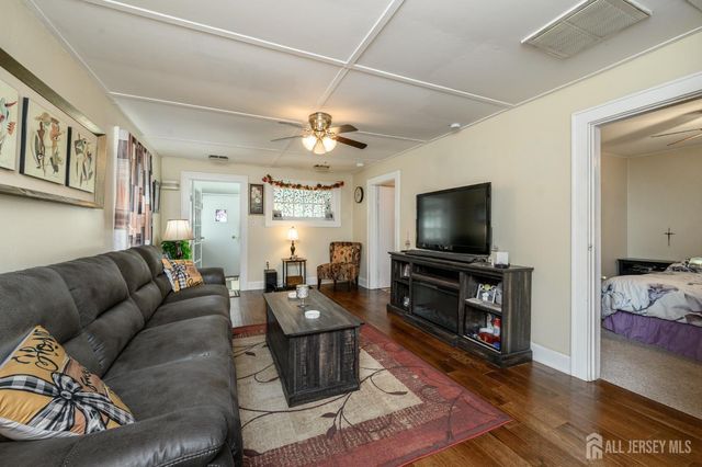 73 Walnut Street, Spotswood, NJ 08884