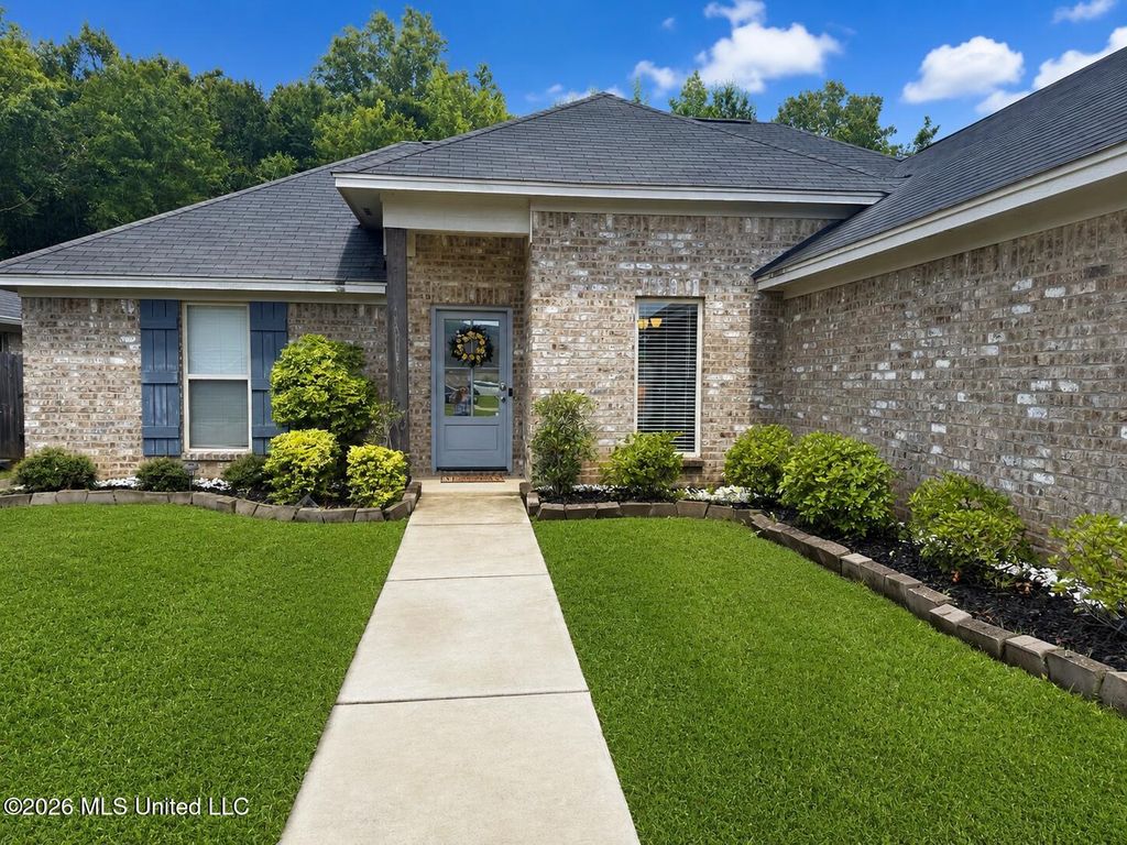 551 Silver Hill Drive, Pearl, MS 39208