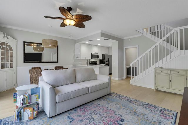 23 Live Oak Circle, Tequesta, FL 33469
