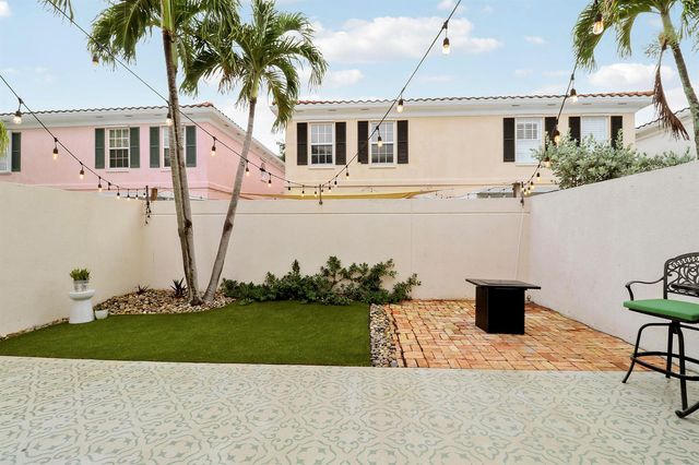 23 Live Oak Circle, Tequesta, FL 33469