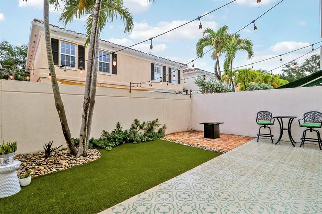 23 Live Oak Circle, Tequesta, FL 33469