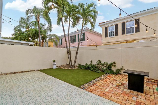 23 Live Oak Circle, Tequesta, FL 33469